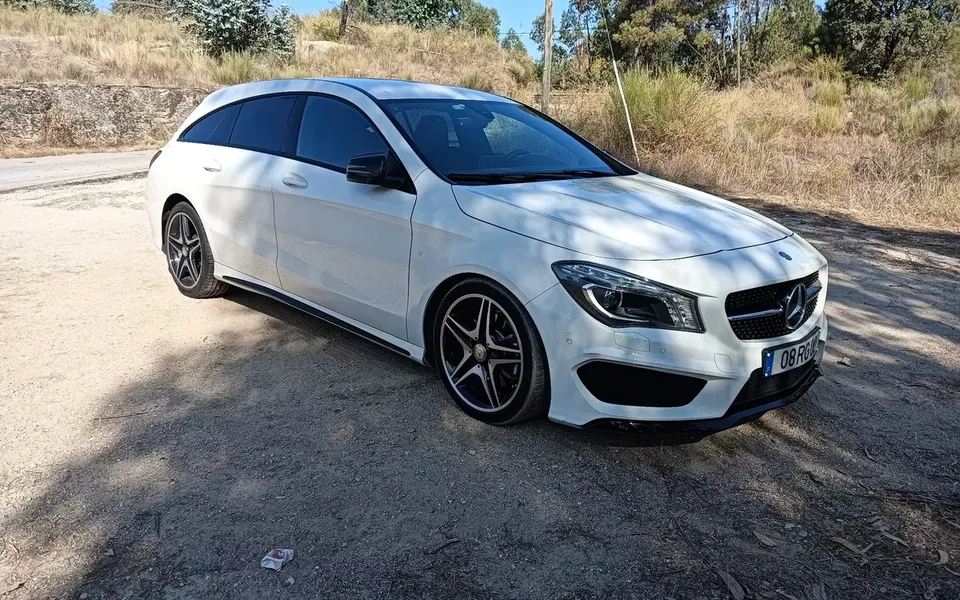 Mercedes-Benz CLA 220 d Shooting Brake AMG Line Aut.