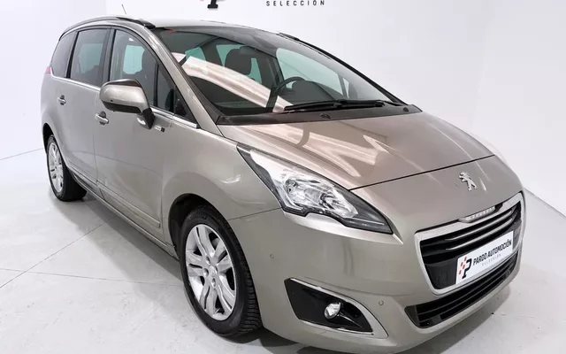 PEUGEOT 5008 5008 1.6 BlueHDi Style 7 pl. 120