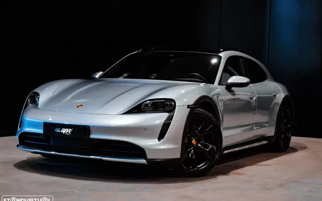 Porsche Taycan Cross Turismo 4