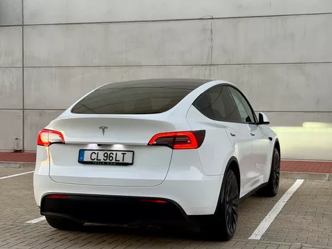 Tesla Model Y Long-Range RWD