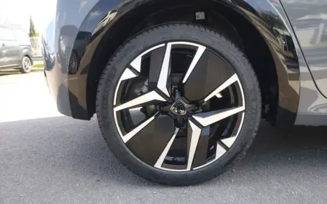 Peugeot 208 Hybrid 145 ch e-DCS6 GT Zéro km immatriculé