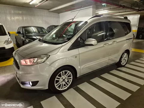 Ford Tourneo Courier 1.0 EcoBoost Titanium