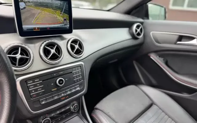 Mercedes-Benz GLA 180 2016 AMG Line