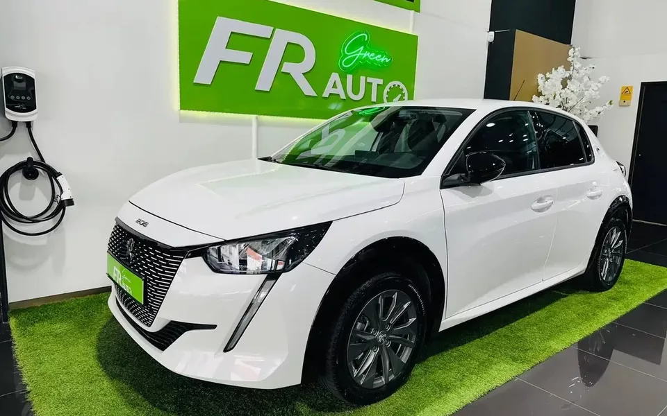 Peugeot e-208