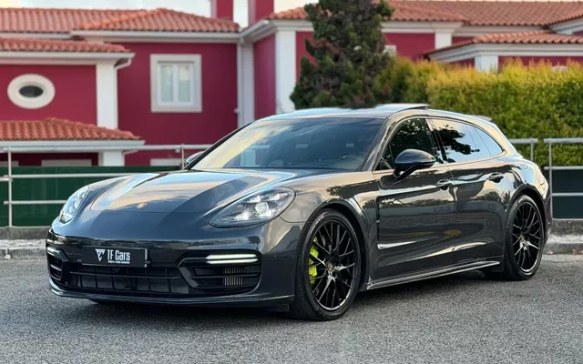 Porsche Panamera Sport Turismo 4 E-Hybrid