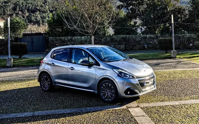 Peugeot 208 1.2 PureTech GT Line