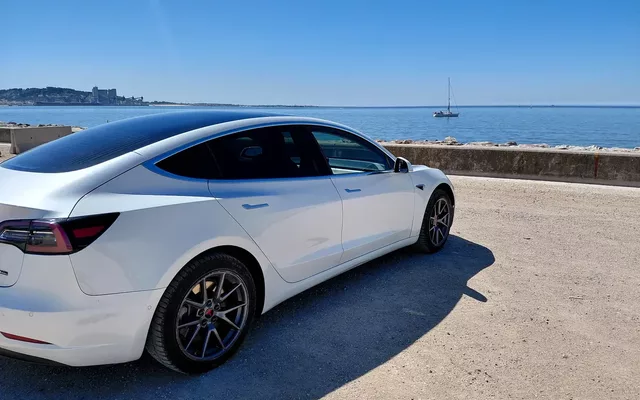 Tesla Model 3 Standard Range Plus RWD