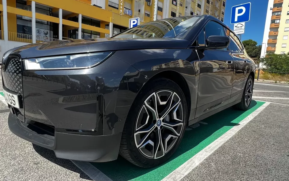 BMW iX xDrive 40