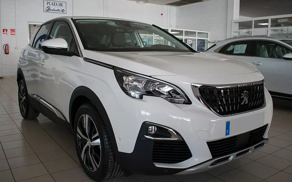 PEUGEOT 3008 SUV 3008 1.2 S&S PureTech Allure 130 - 17200€ en Merida