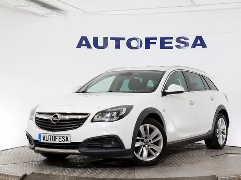 Opel Insignia Country Tourer 2.0 CDTI 4X4 170cv 5P S/S # NAVY, CUERO, BIXENON ,CAMARA TRASERA