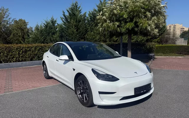 Tesla Model 3 Standard Range Plus RWD