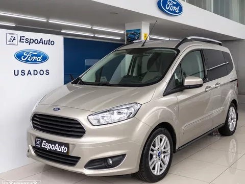 Ford Tourneo Courier 1.0 EcoBoost Titanium