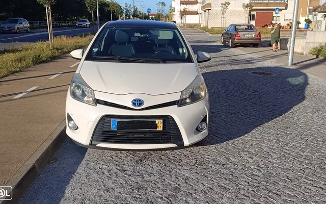 Toyota Yaris ver-1-5-hsd-comfort