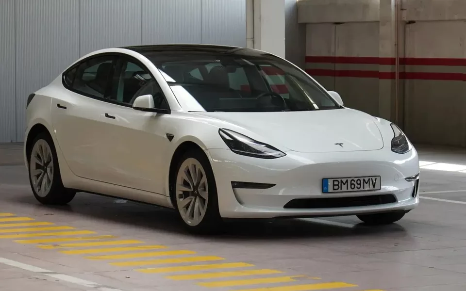 Tesla Model 3 Long Range RWD