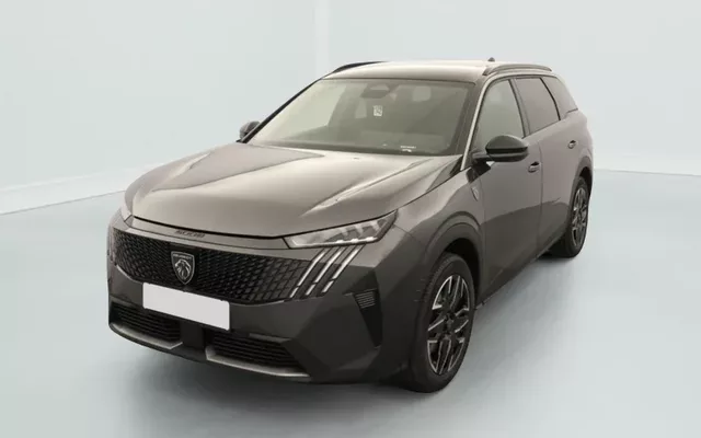 Peugeot 5008 Gt 1.2 HYBRID 145 Zéro km immatriculé