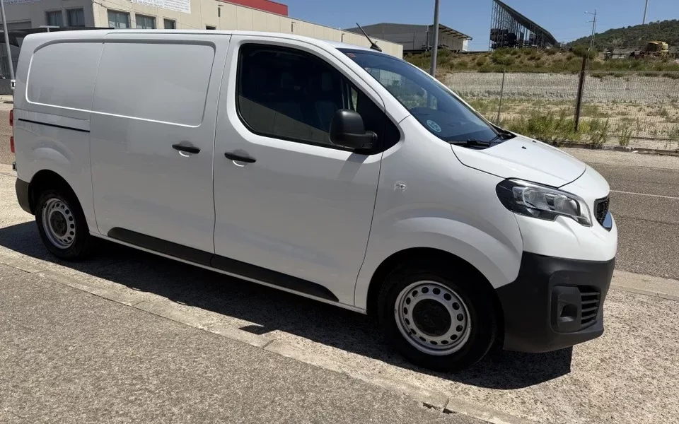PEUGEOT Traveller M1 Traveller 2.0BlueHDI Allure Standard 145