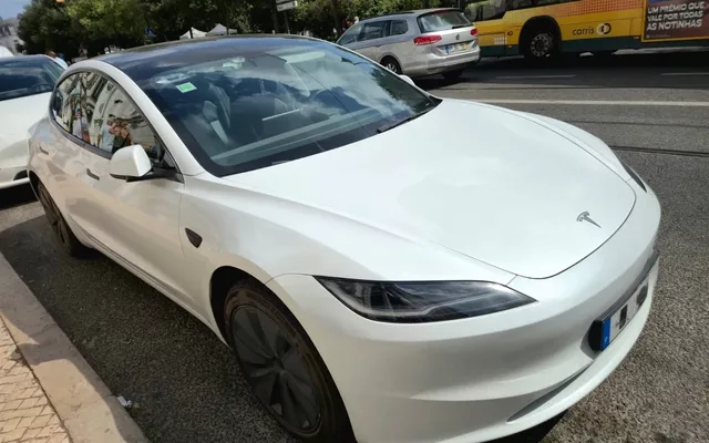 Tesla Model 3 Tração Traseira