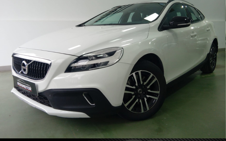 VOLVO V40 Cross Country V40 Cross Country D2 Plus 120 - 15499€ en Coria del rio