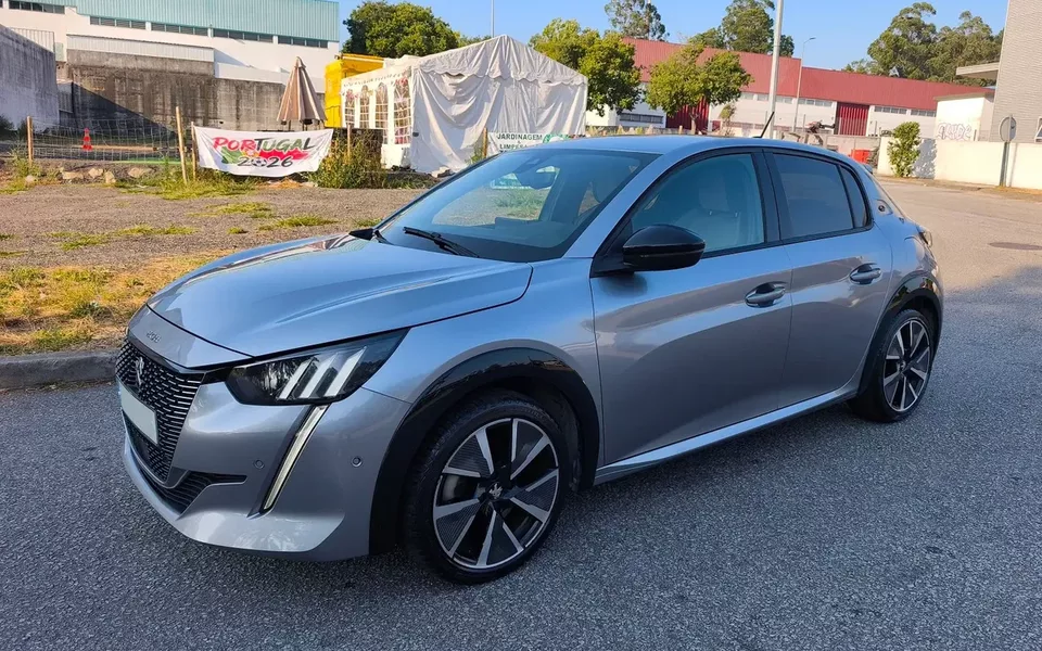 Peugeot e-208 GT