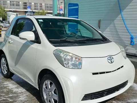 Toyota iQ 1.0 VVT-i 2 EP+NAVI+Bluetooth