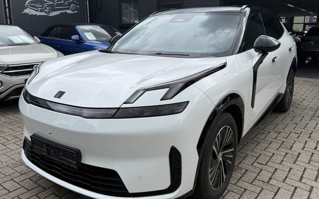 Lynk&Co 08 1.5 Plug-in Hybrid