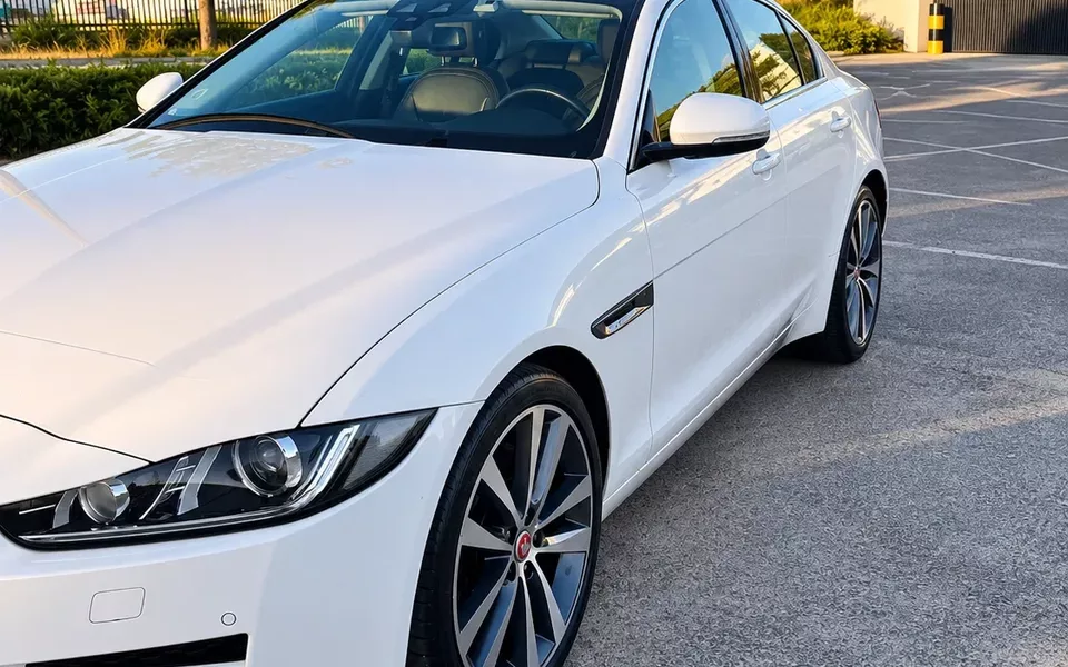 Jaguar XE 2.0 D Prestige AWD Aut.