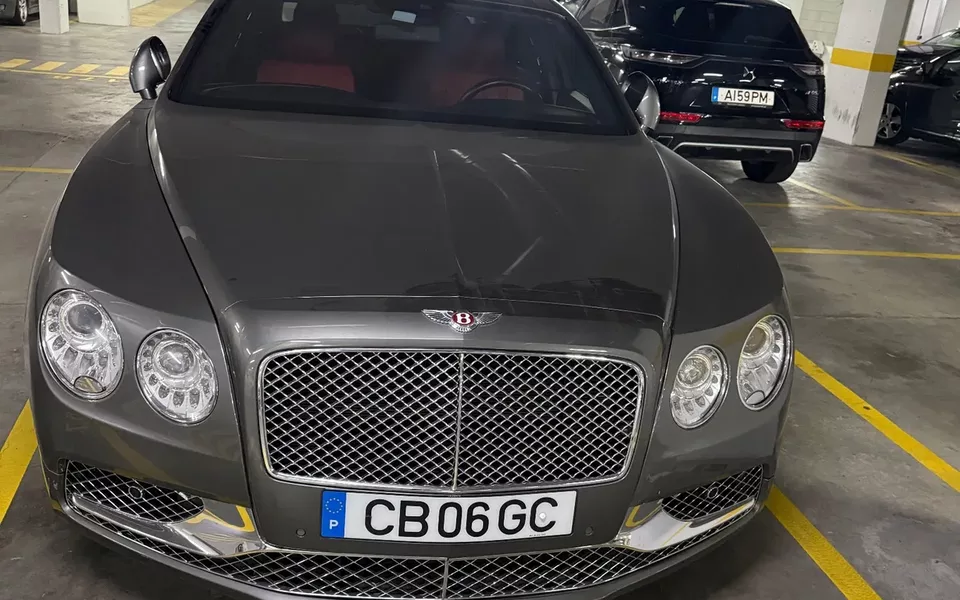 Bentley Flying Spur V8
