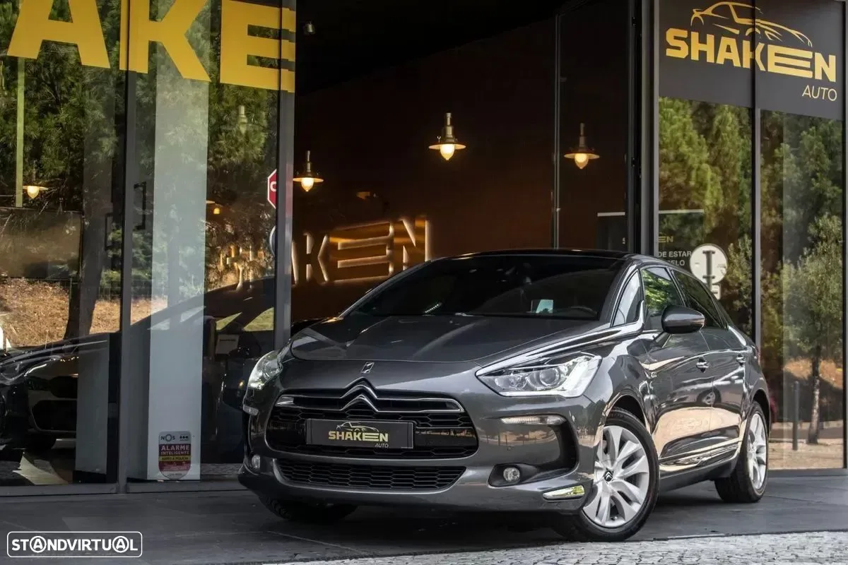 Citroën DS5 2.0 HDi Hy4 So Chic CMP6 102g