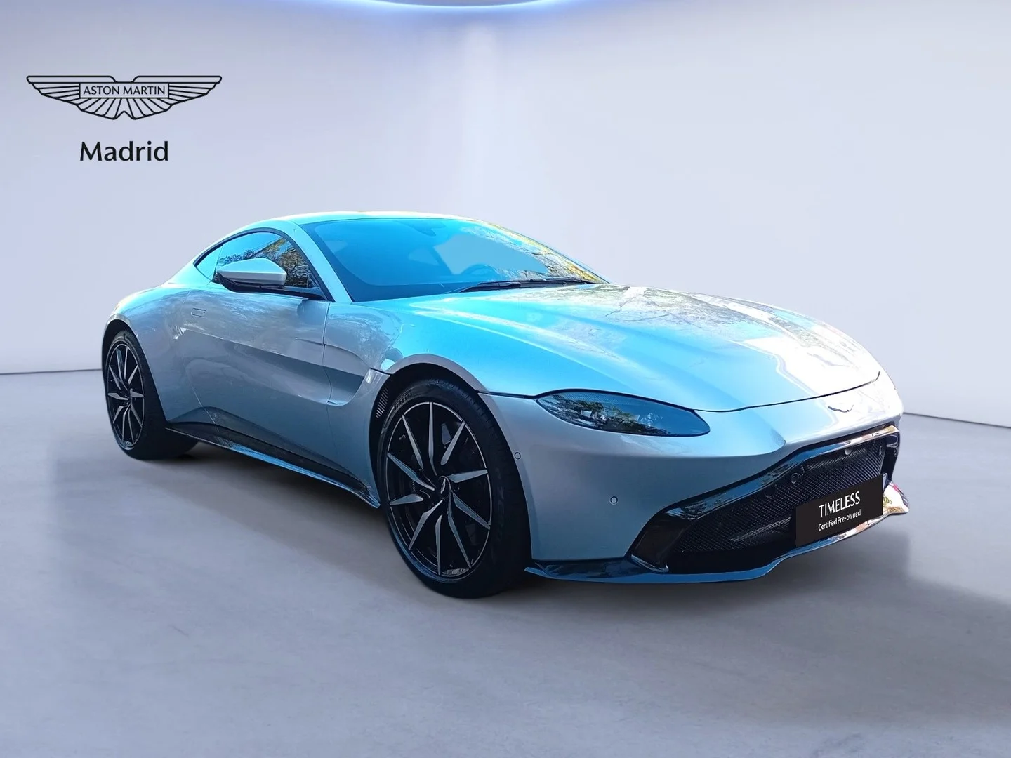ASTON MARTIN Vantage 4.0 V8