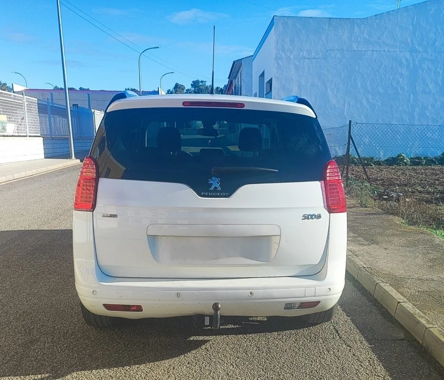 PEUGEOT 5008 5008 1.6 BlueHDi Style 7 pl. EAT6 120