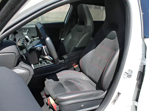 Mercedes-Benz A 180 2023 7G-DCT AMG Line