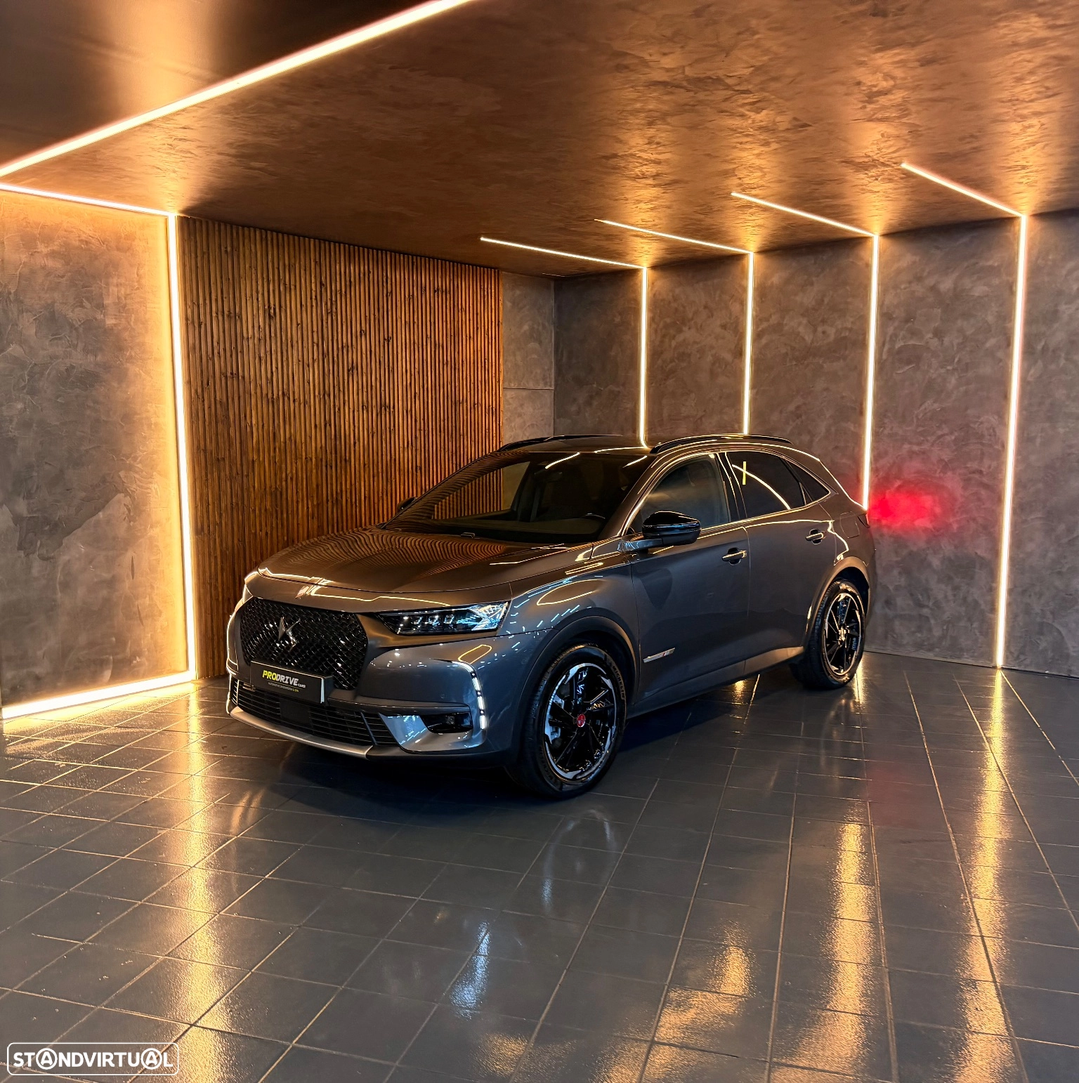 DS DS7 4x4 300 Performance Line +