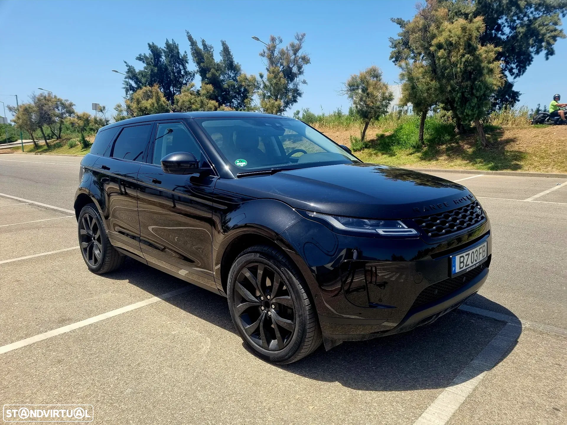 Land Rover Range Rover Evoque P300e R-Dynamic SE