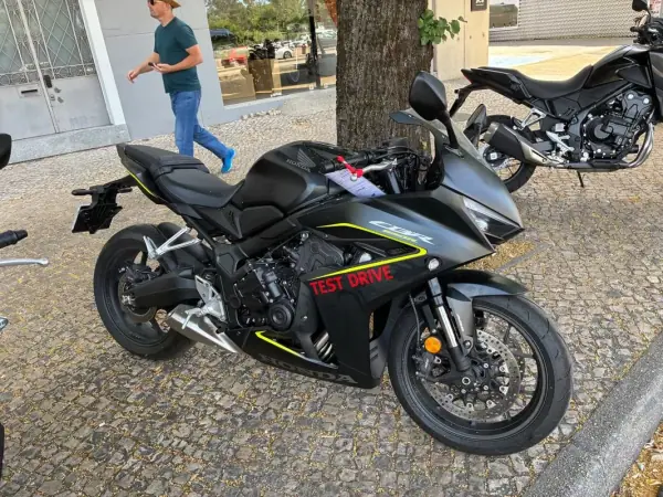 Honda CBR 1000RR 2025 650 R