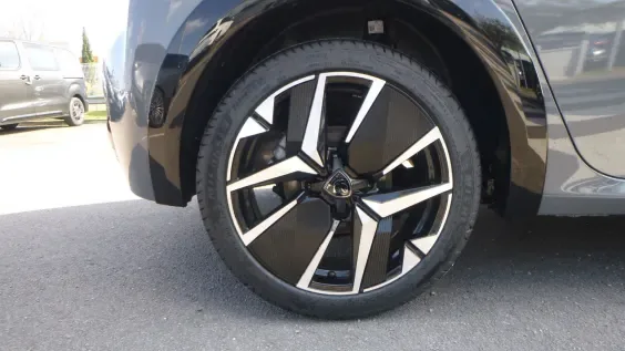 Peugeot 208 Hybrid 145 ch e-DCS6 GT Zéro km immatriculé