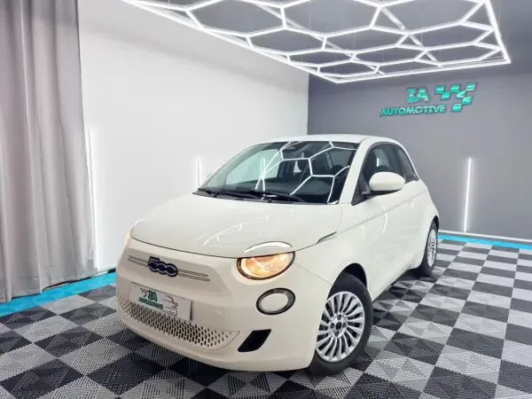 Fiat 500e 2023 Action