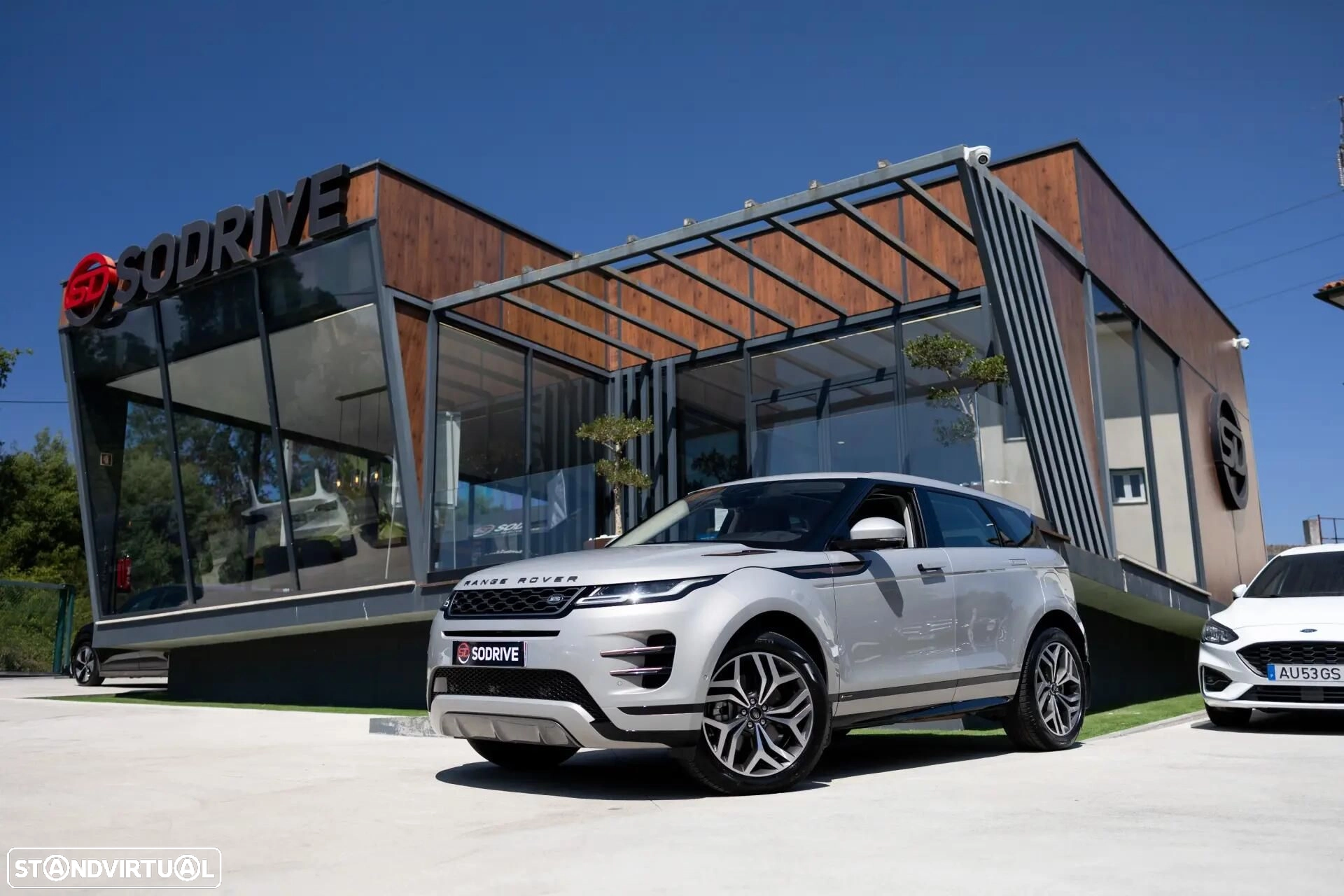 Land Rover Range Rover Evoque P300e R-Dynamic HSE