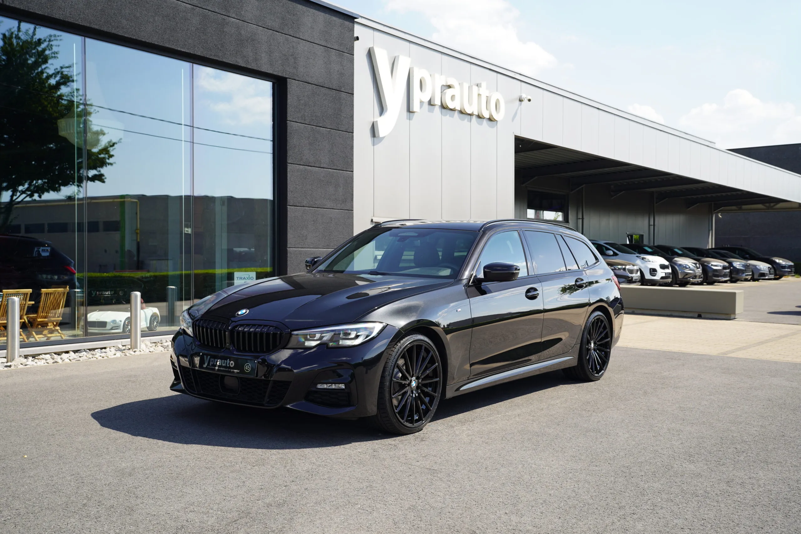 Bmw 320d Touring Sport Automaat Mildhybride M pack Adaptieve cruise Sfeerverlichting Leder Alcantara 360° Camera Keyless Privacy Dodehoekdetectie
