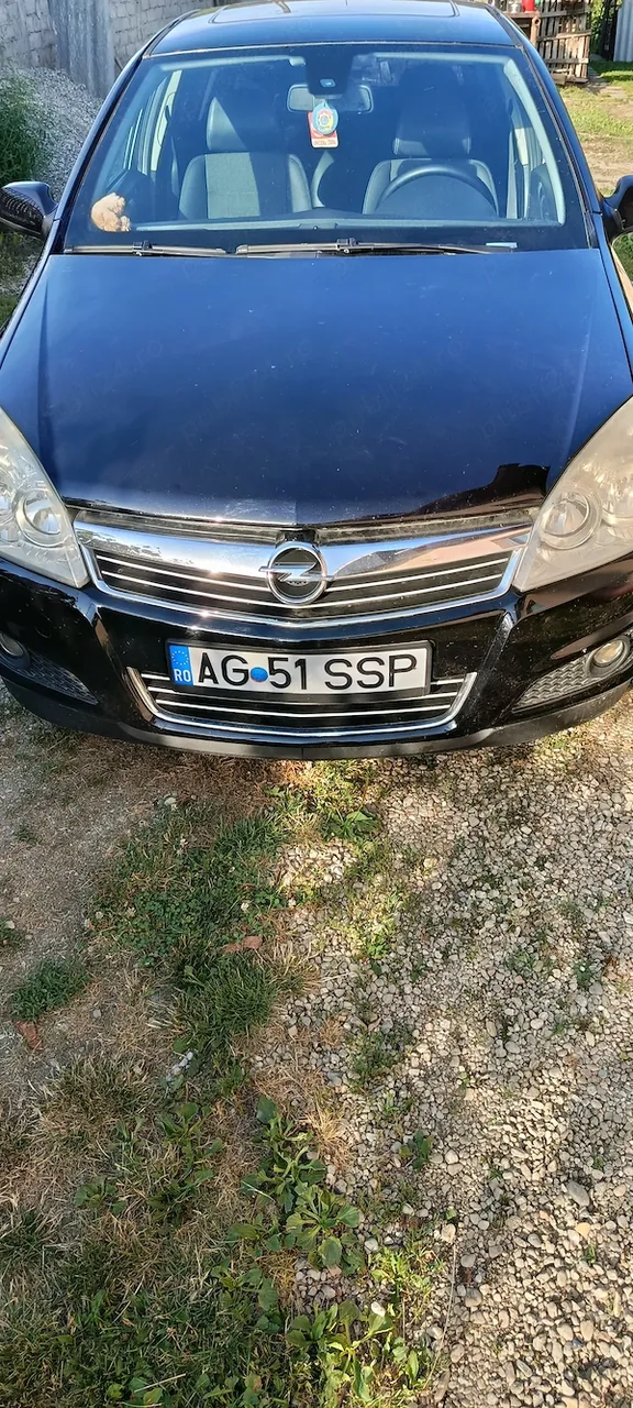 Proietar vînd Opel Astra h Cosmo 2009