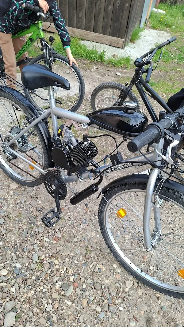 Bicicleta cu motor noua de vanzare