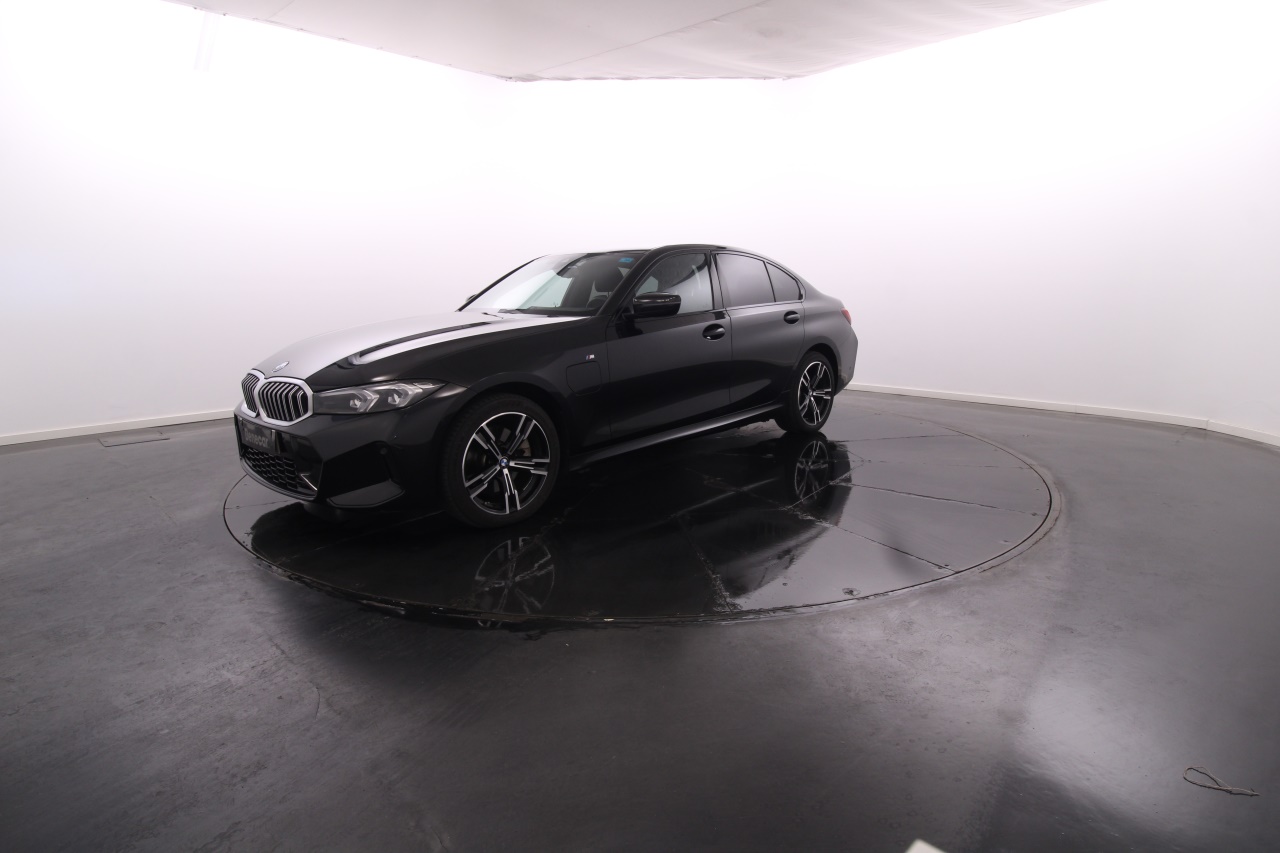 BMW Serie 3 - 330e Pack Desportivo M GPS / Vidros Escurecidos / Cam. Traseira / Bat. 19.5 kWh
