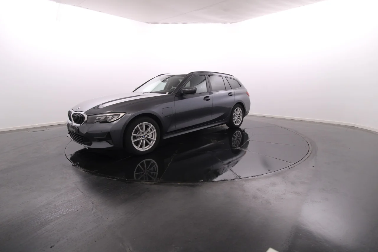 BMW Serie 3 - 330e Touring Cx. Aut. GPS / Vidros Escurecidos / JLL / Bat. 10.4 kWh