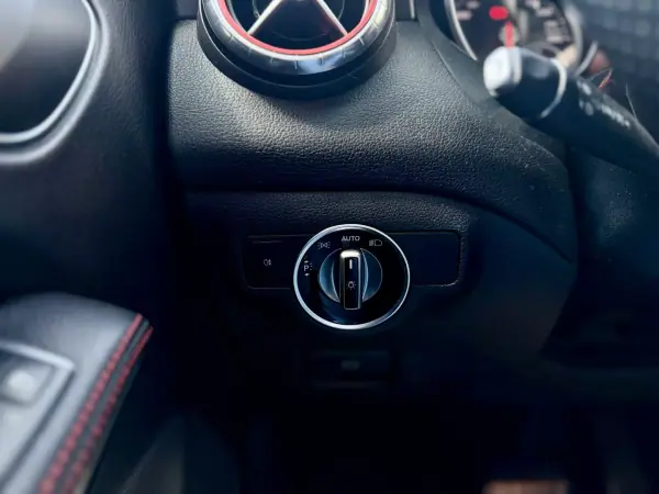 Mercedes-Benz CLA 220 2018 2.2 d Shooting Brake AMG Auto 177Cv | GPS | CARPLAY | TETO | CÂMARA